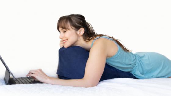 Prone Cushion: An ergonomic cushion for lying down